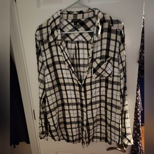 Torrid black and white plaid shirt